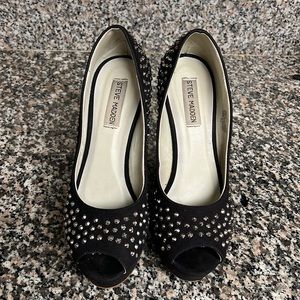 Steve Madden high wedge heels size 81/2 still in good condition.